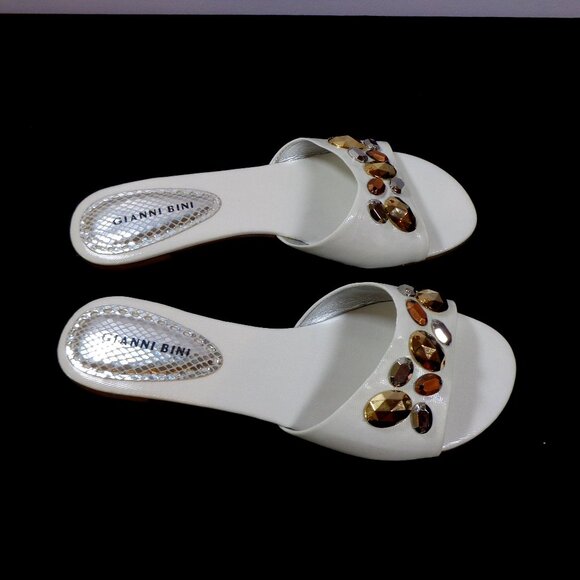 Gianni Bini Women's White Flat Gemstone Sandals Open‎ Toes Great Condition Sz 8M - Picture 3 of 5